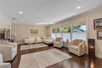 23W050 Hackberry Dr in Glen Ellyn, IL - Building Photo - Building Photo