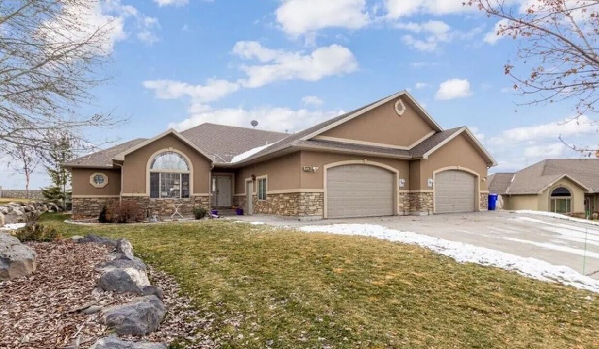 326 Eagle Summit St in Rexburg, ID - Building Photo