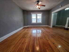 11 Jeanette St in Albany, NY - Building Photo - Building Photo