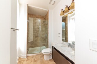 3927 N Clarendon Ave, Unit 2 in Chicago, IL - Building Photo - Building Photo