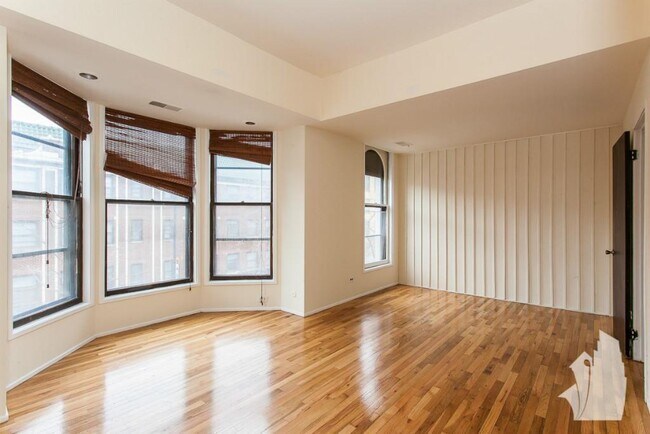 property at 2925 N Broadway St