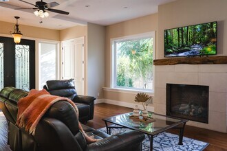 5700 Alhambra Valley Rd in Martinez, CA - Building Photo - Building Photo