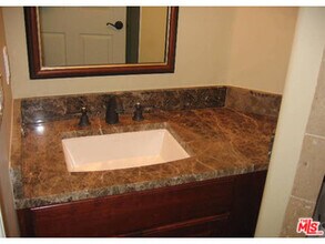 432 S Willaman Dr in Los Angeles, CA - Building Photo - Building Photo