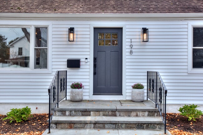 198 Blaine St in Fairfield, CT - Building Photo - Building Photo