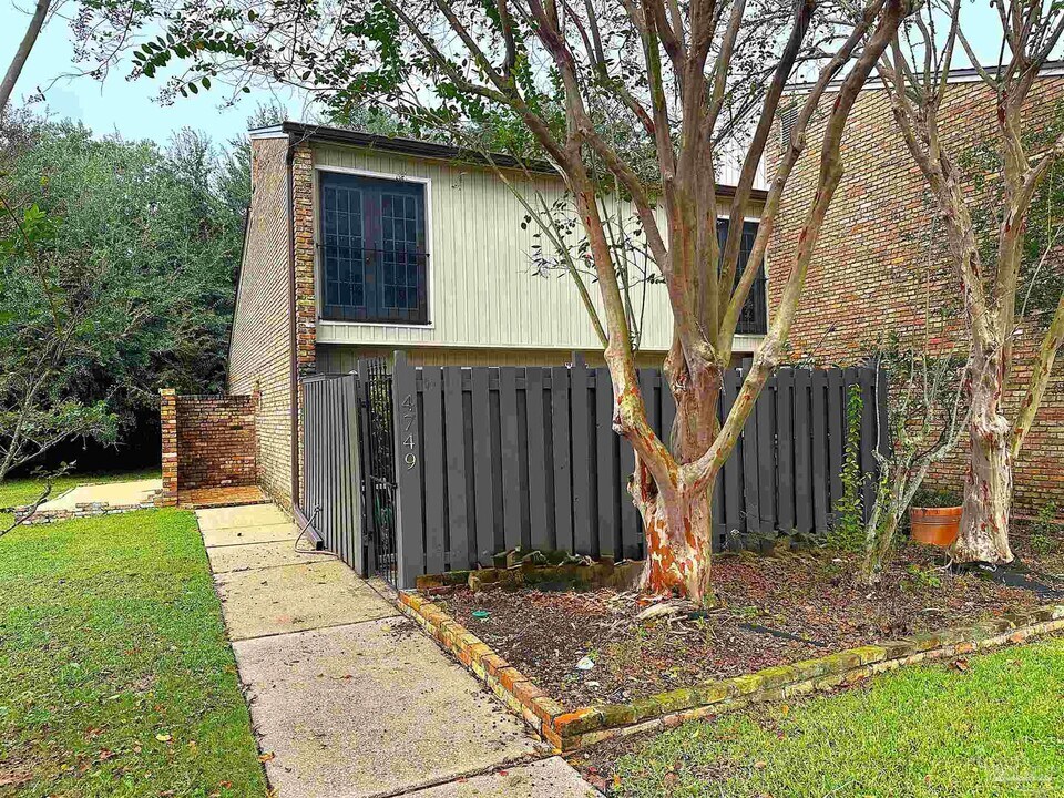 4749 Huron Dr in Pensacola, FL - Building Photo