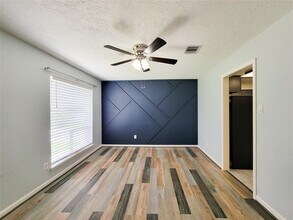 5607 Country Green St in League City, TX - Building Photo - Building Photo