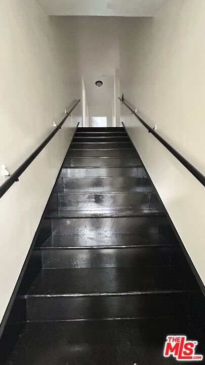 851 W 41st Dr in Los Angeles, CA - Building Photo - Building Photo