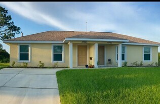 12223 Zittle Ave in Port Charlotte, FL - Building Photo