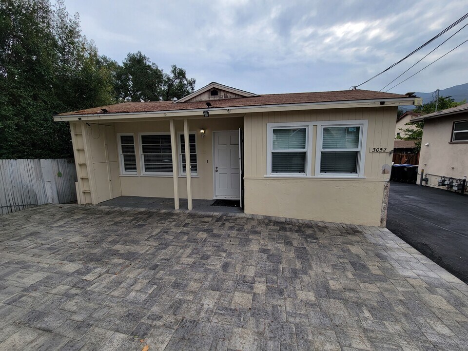3052 Honolulu Ave, Unit Front Unit in Glendale, CA - Foto de edificio