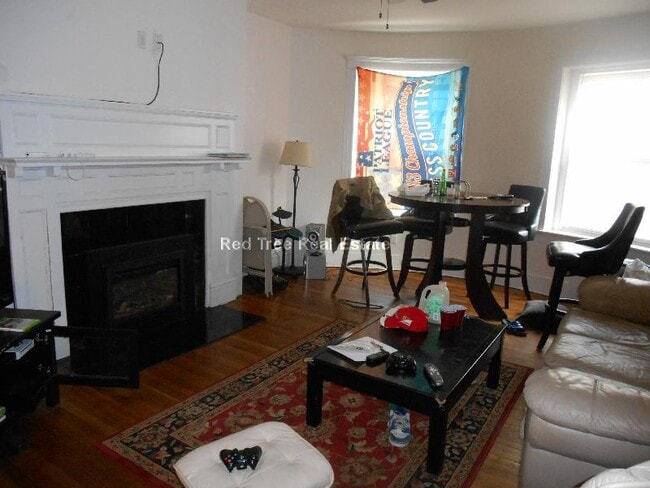 21 Saint Lukes Rd, Unit 1 in Boston, MA - Foto de edificio - Building Photo