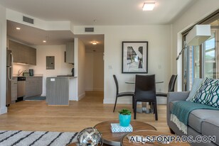 40 Malvern St, Unit 406 in Boston, MA - Building Photo