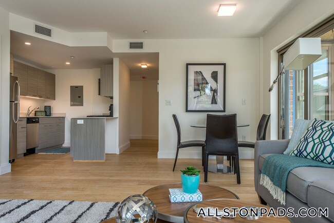 40 Malvern St, Unit 406