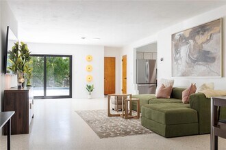 1860 SW 13th St in Miami, FL - Building Photo - Building Photo