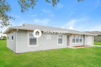 1911 NE 17th Pl in Cape Coral, FL - Building Photo - Building Photo