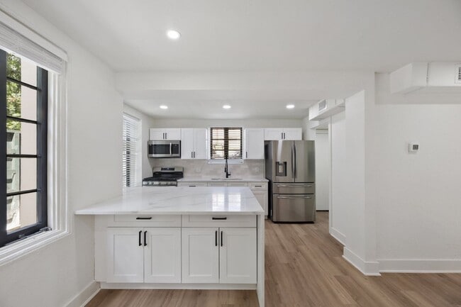 property at 910 W 22 1/2 St