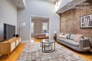 120 Christopher St in New York, NY - Building Photo