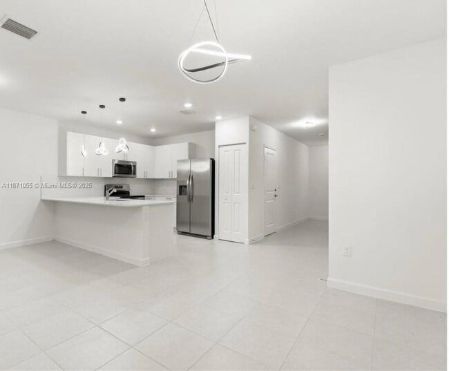 5090 SW 37th St in West Park, FL - Foto de edificio - Building Photo