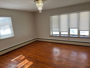 32 Maiden Ln in Little Ferry, NJ - Building Photo - Building Photo