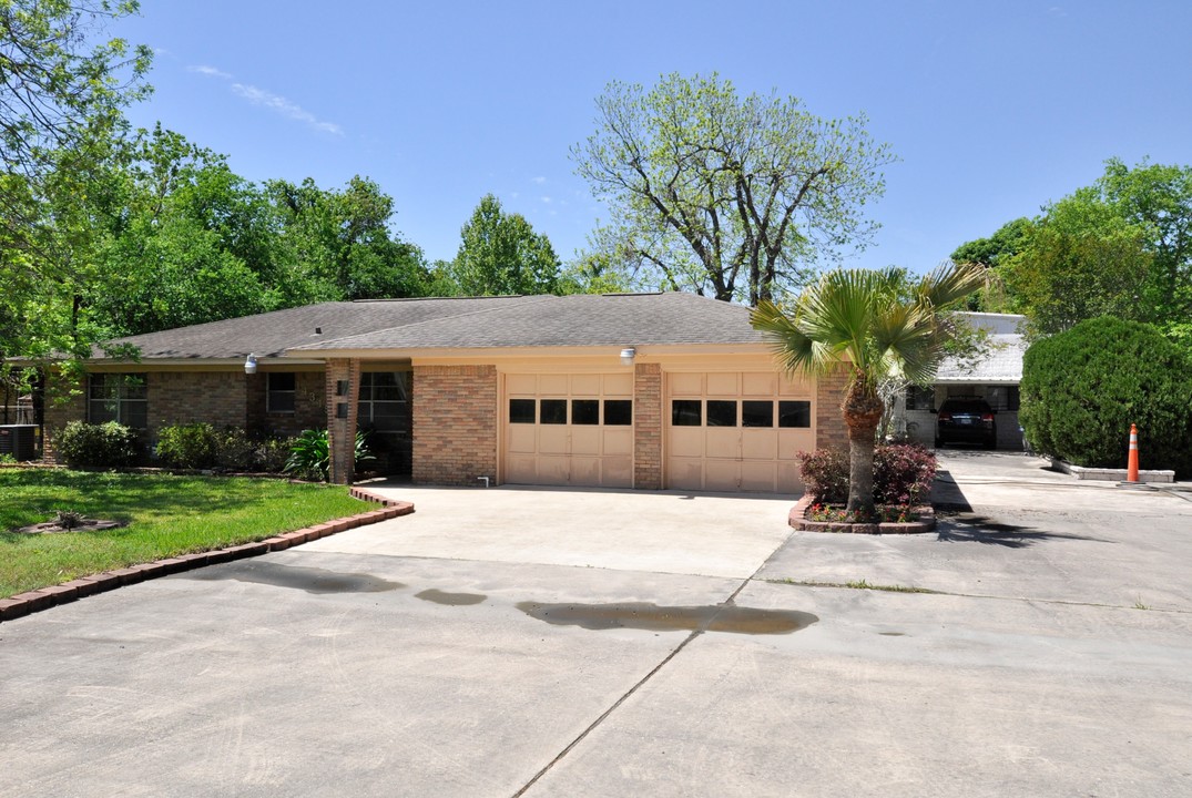 14315 Henry Rd in Houston, TX - Building Photo