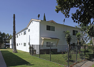 2300 E Santa Fe Ave in Fullerton, CA - Building Photo - Building Photo