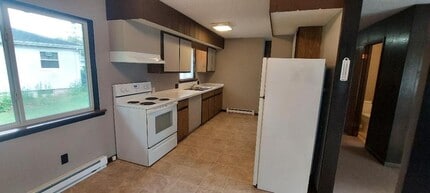 147 Paras Hill Dr in Hartford, MI - Building Photo - Building Photo