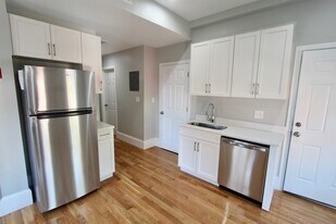 460 Saratoga St, Unit 2 in Boston, MA - Building Photo