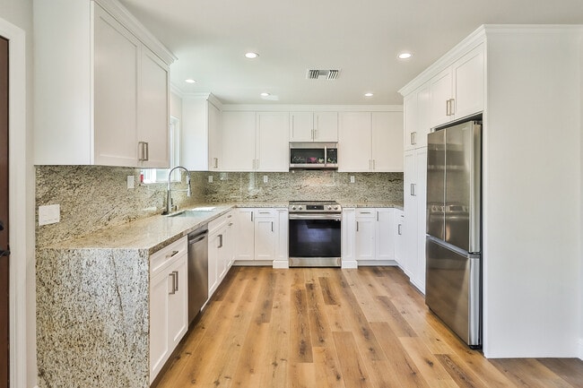 7702 Mason Ave in Winnetka, CA - Building Photo - Building Photo