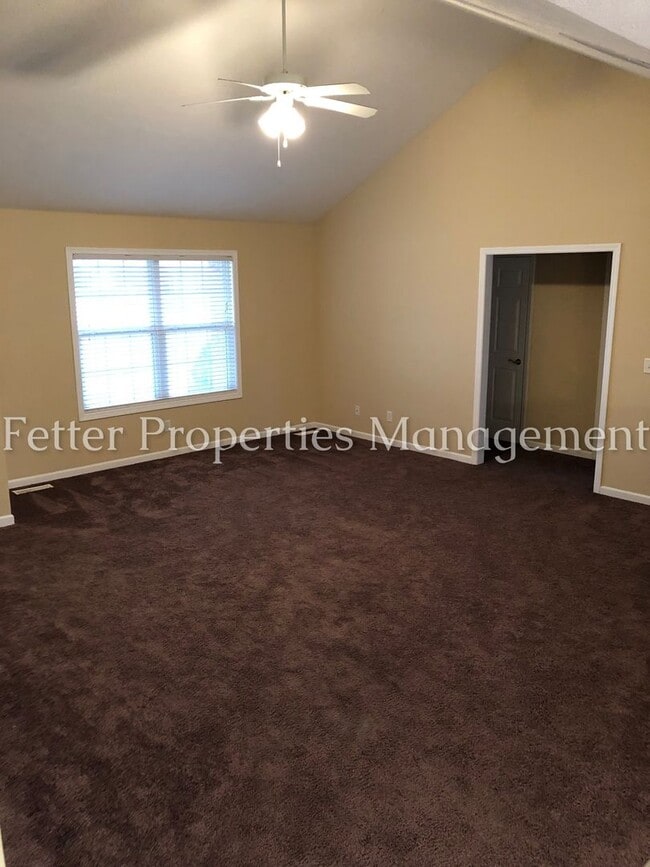 10543 Tecumseh Dr in Newburgh, IN - Foto de edificio - Building Photo