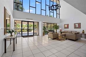 491 Racquet Club Rd in Weston, FL - Foto de edificio - Building Photo