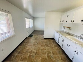 2301 James Ave in South Lake Tahoe, CA - Building Photo - Building Photo