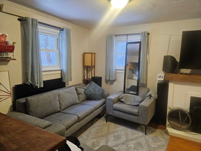 289 Elmwood St, Unit 2 in North Attleboro, MA - Building Photo - Building Photo