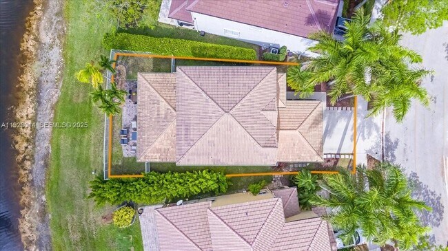 920 Golden Cane Dr in Weston, FL - Building Photo - Building Photo