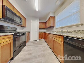 7206 Sonnet Glen Ln in Houston, TX - Foto de edificio - Building Photo