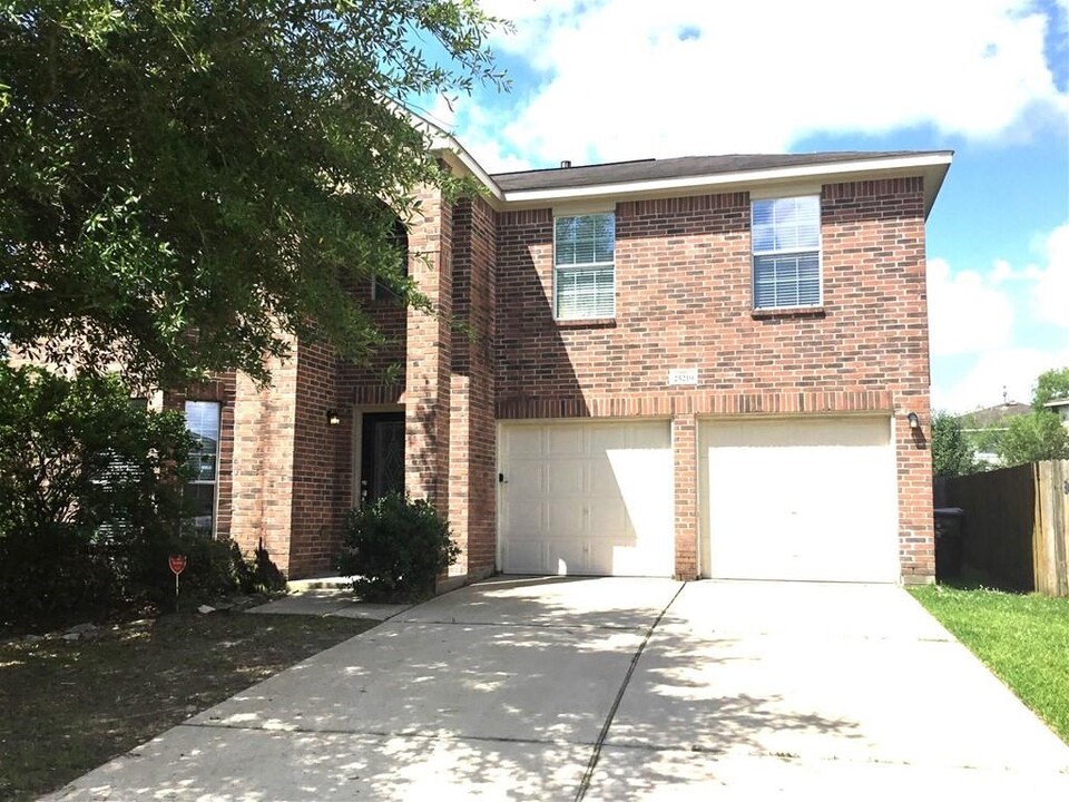 25219 Barmby Dr in Tomball, TX - Building Photo