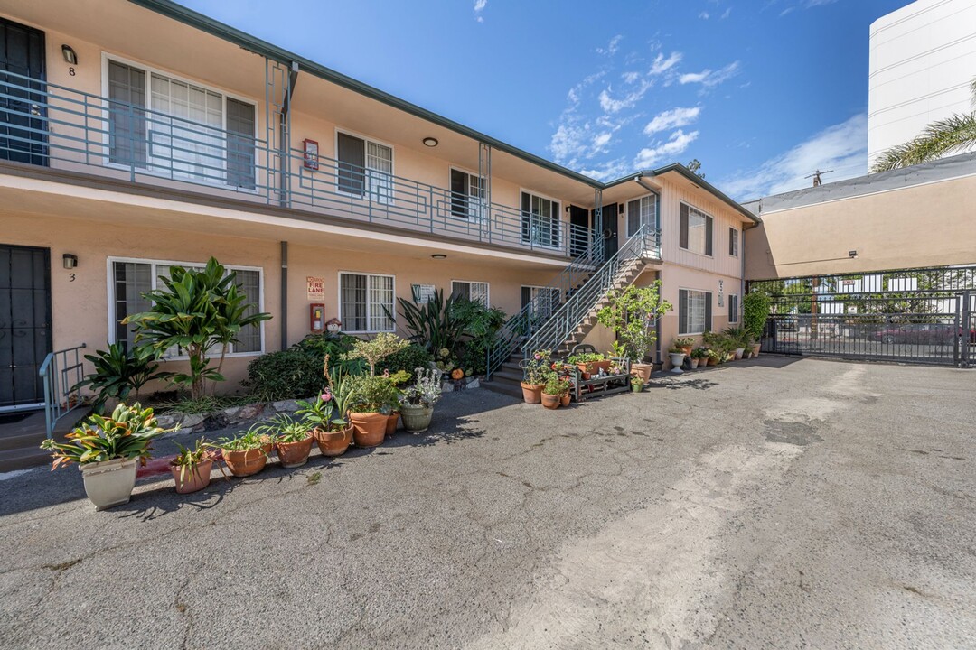 1008 S. Flower Street in Inglewood, CA - Foto de edificio