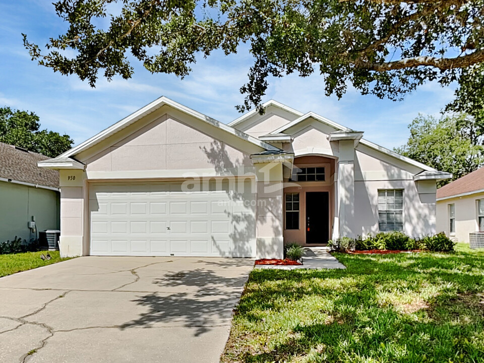 950 Woodsong Way in Clermont, FL - Foto de edificio