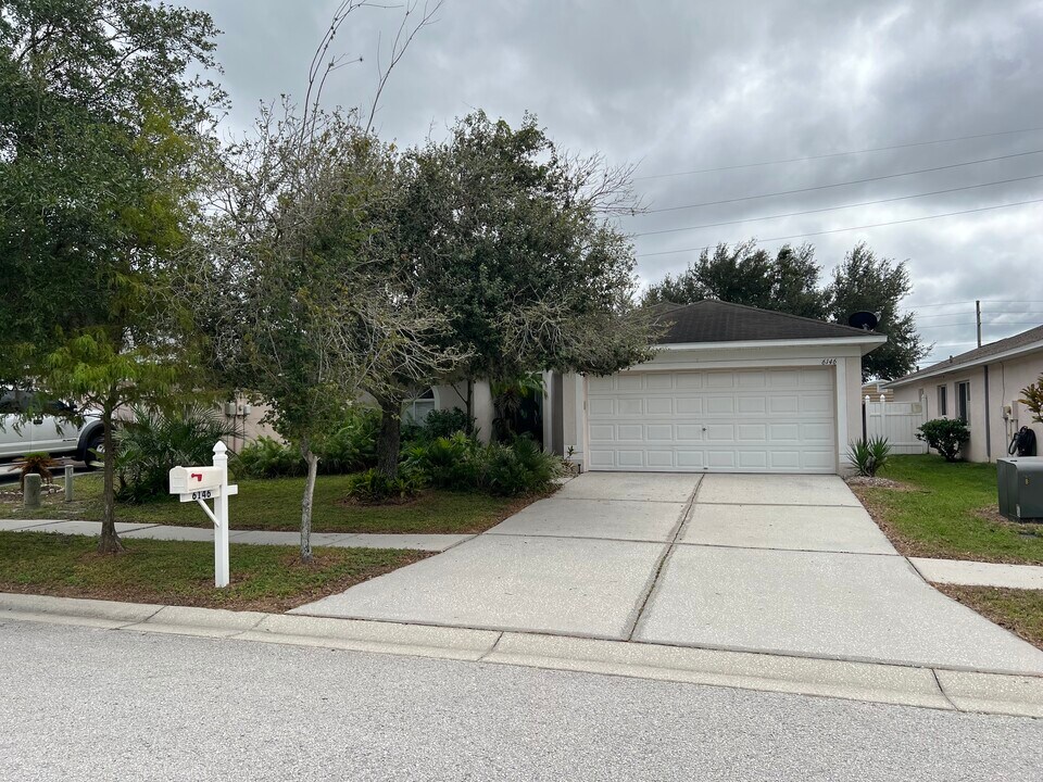 6146 School House Ct in Wesley Chapel, FL - Building Photo