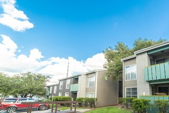 Sundance Apartment Homes in San Antonio, TX - Building Photo - Building Photo