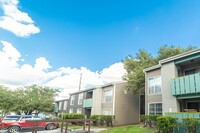 Sundance Apartment Homes in San Antonio, TX - Foto de edificio - Building Photo