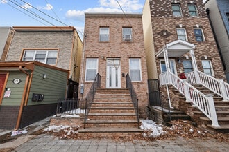15 Wales Ave in Jersey City, NJ - Building Photo - Building Photo
