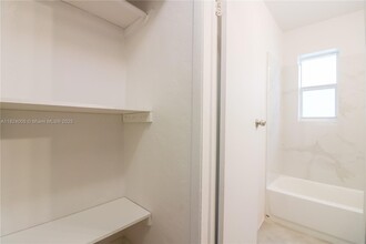 716 NE 8th St in Hallandale Beach, FL - Building Photo - Building Photo