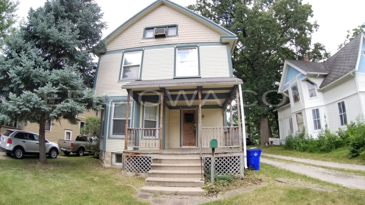 1612 A Ave NE in Cedar Rapids, IA - Building Photo