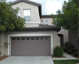6446 Kinglet Way in Carlsbad, CA - Building Photo