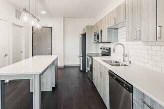 2420 E Capitol Dr in Shorewood, WI - Building Photo - Building Photo