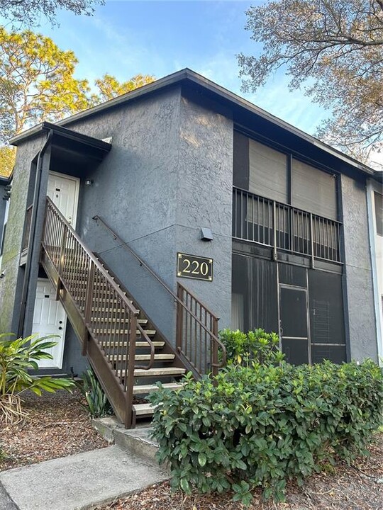 220 Riverbend Dr in Altamonte Springs, FL - Building Photo