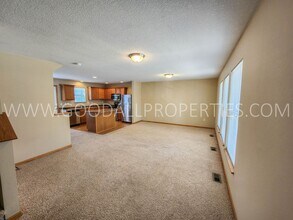 4304 153rd Pl in Urbandale, IA - Building Photo - Building Photo