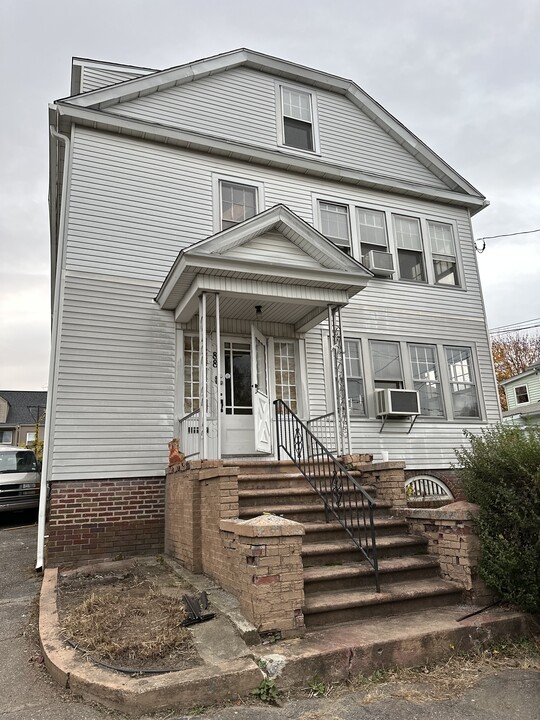 88 Francis St in Waterbury, CT - Building Photo