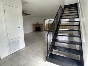 2310 Capitan Dr, Unit C in Corpus Christi, TX - Foto de edificio - Building Photo