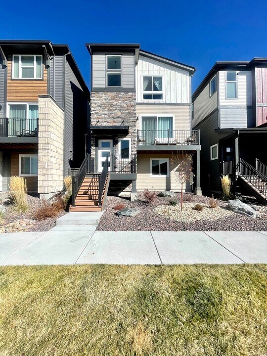 6321 Hijinks Ln in Colorado Springs, CO - Building Photo