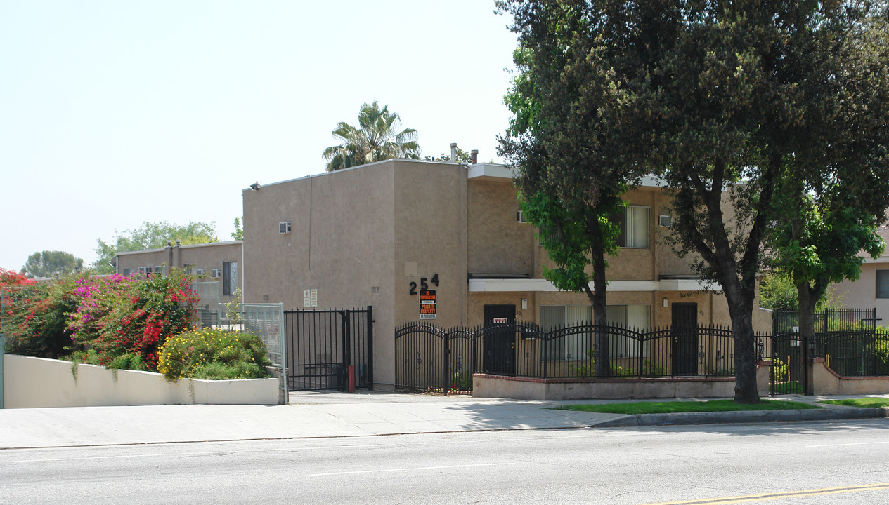 254 E Washington Blvd in Pasadena, CA - Building Photo